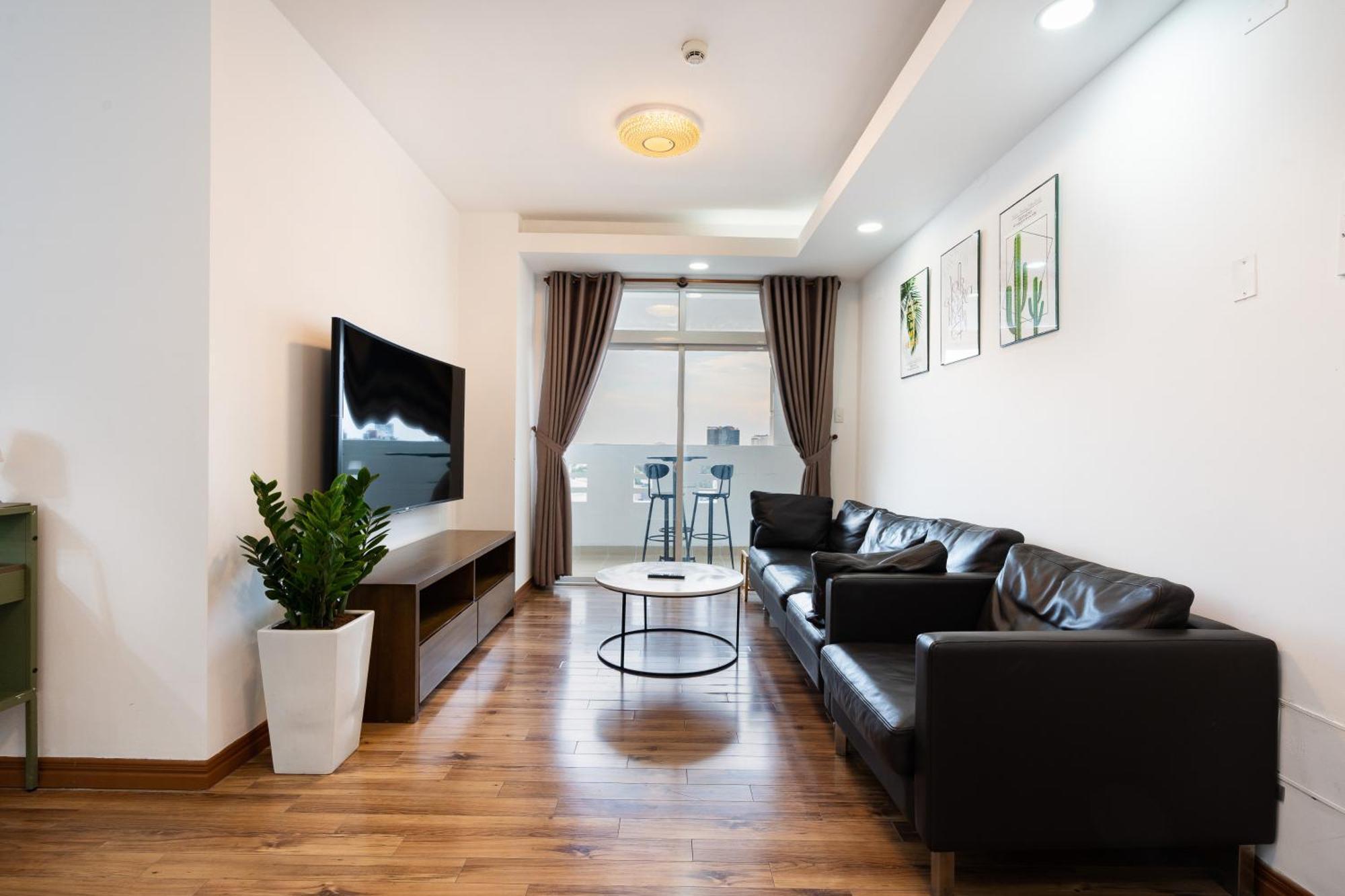 Big Two Bedrooms At The Center Apartment