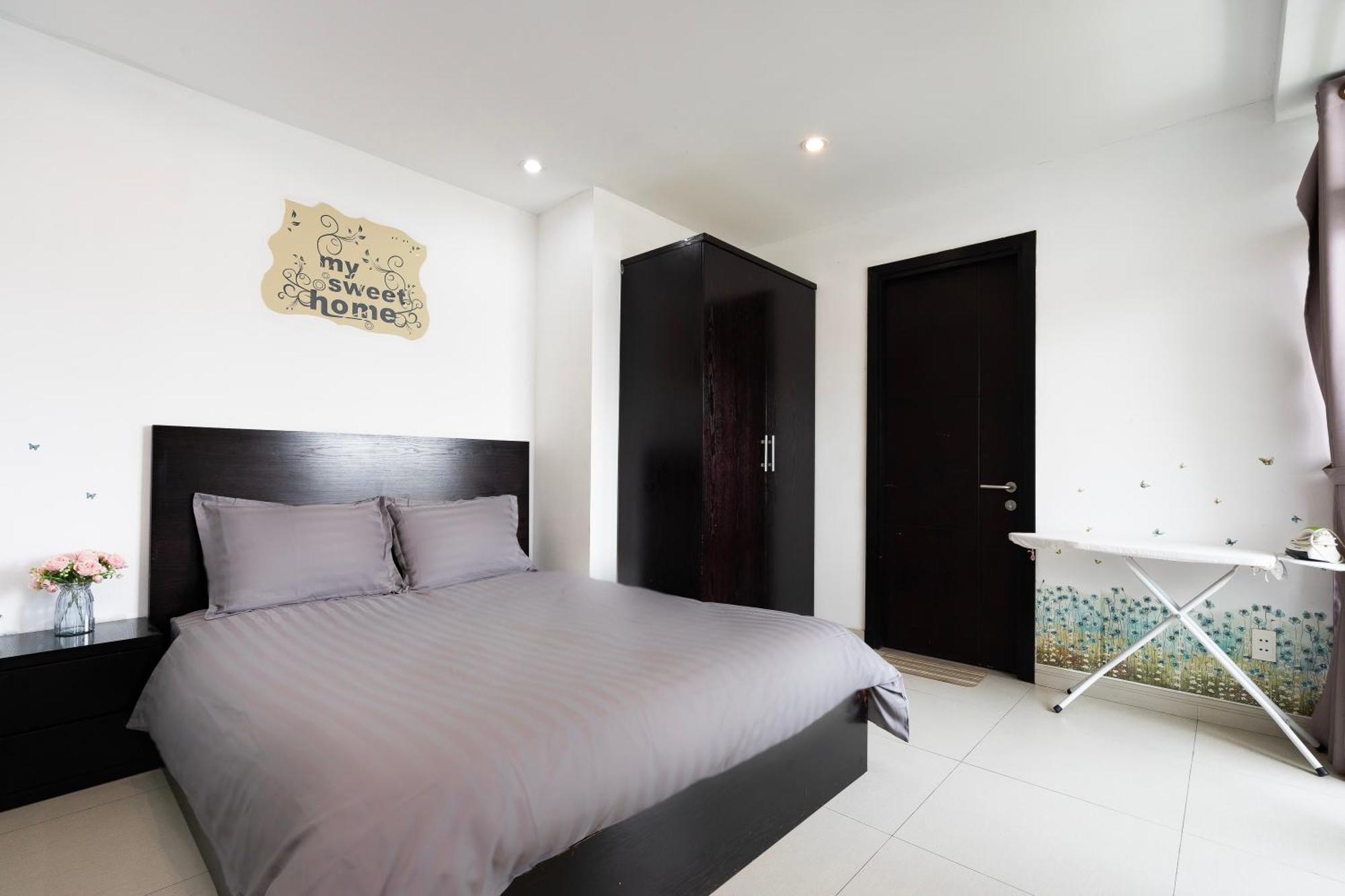 Big Two Bedrooms At The Center *