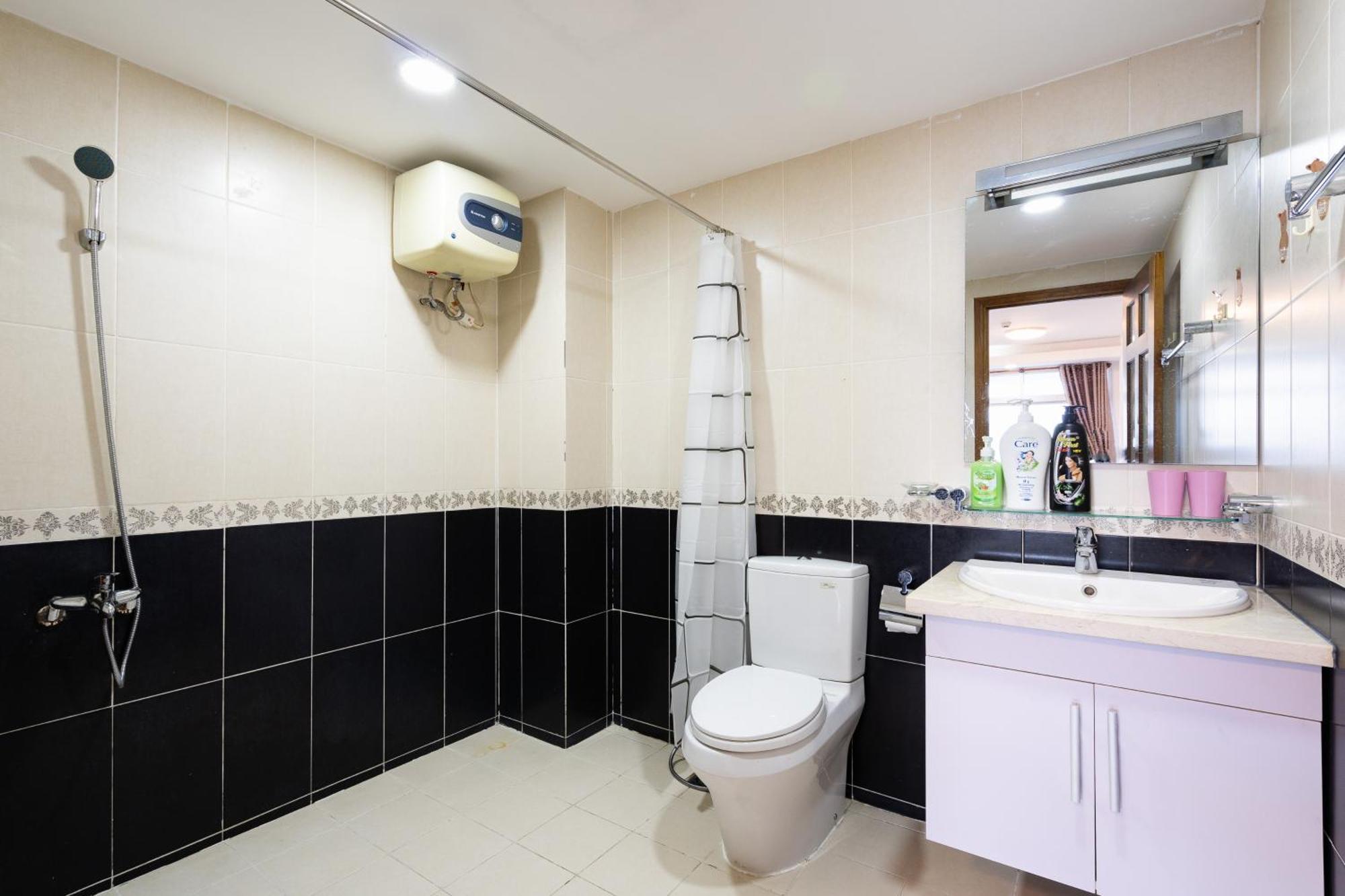 Căn hộ Big Two Bedrooms At The Center