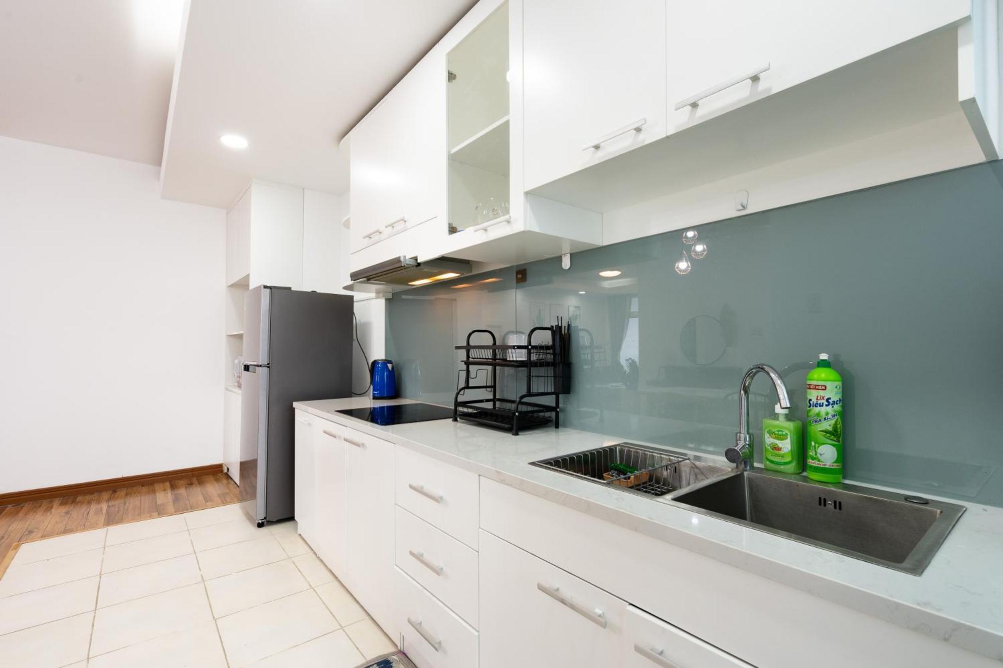 Căn hộ Big Two Bedrooms At The Center