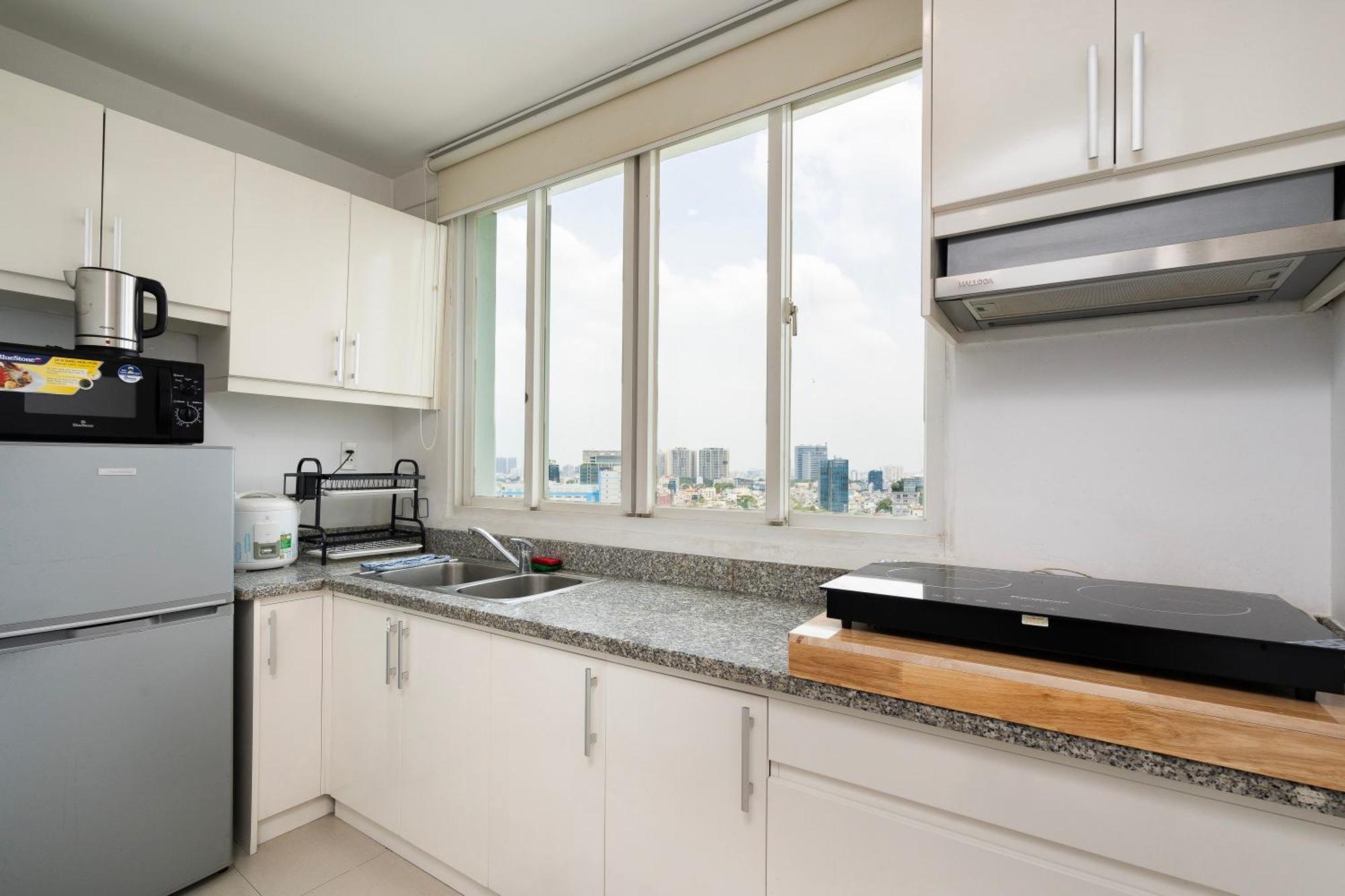 Căn hộ Big Two Bedrooms At The Center