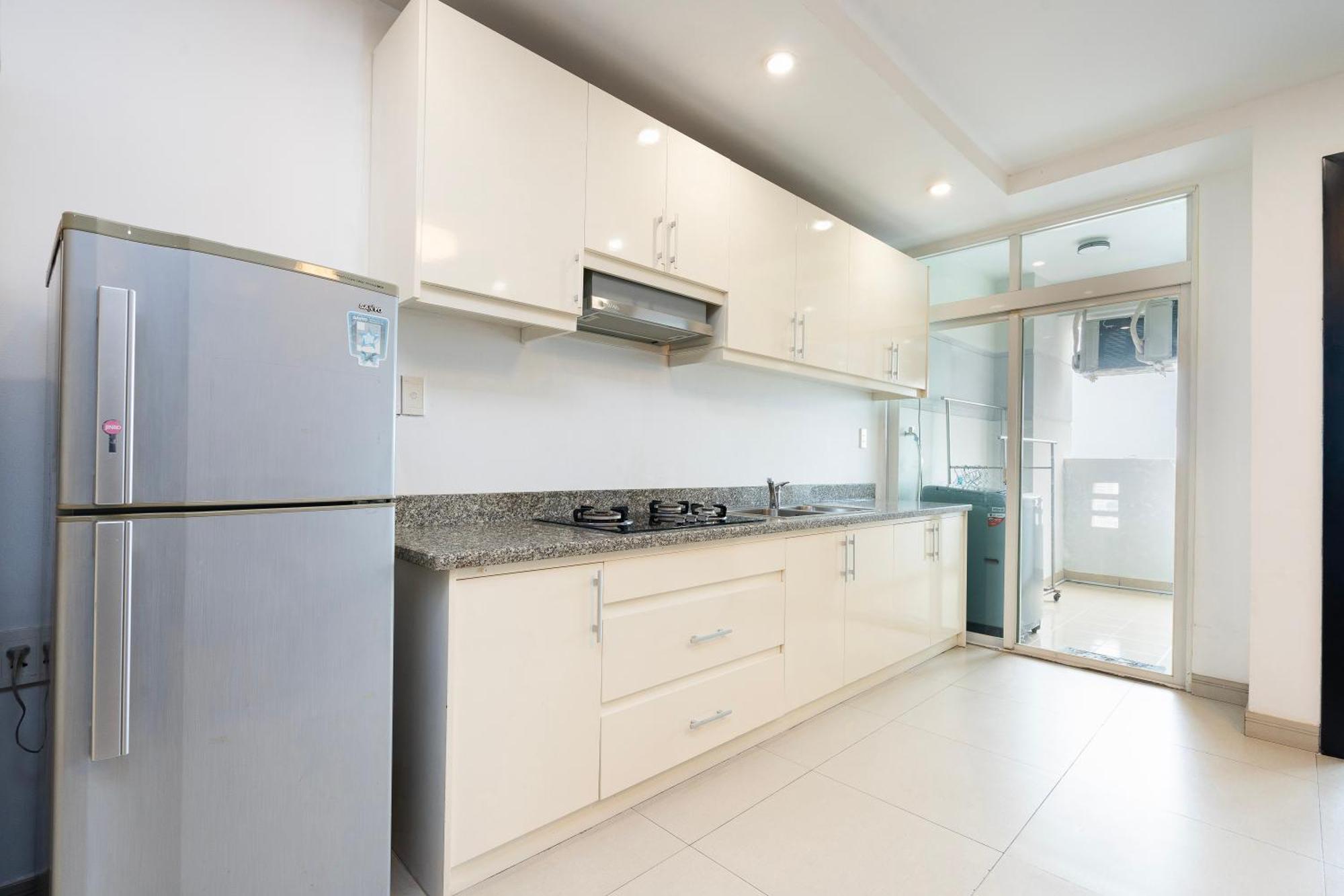 Căn hộ Big Two Bedrooms At The Center *