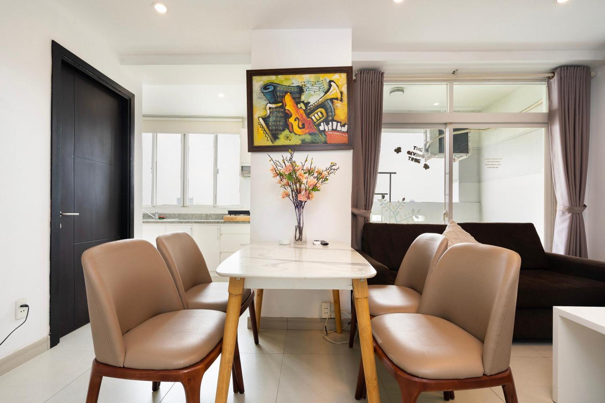 Big Two Bedrooms At The Center *