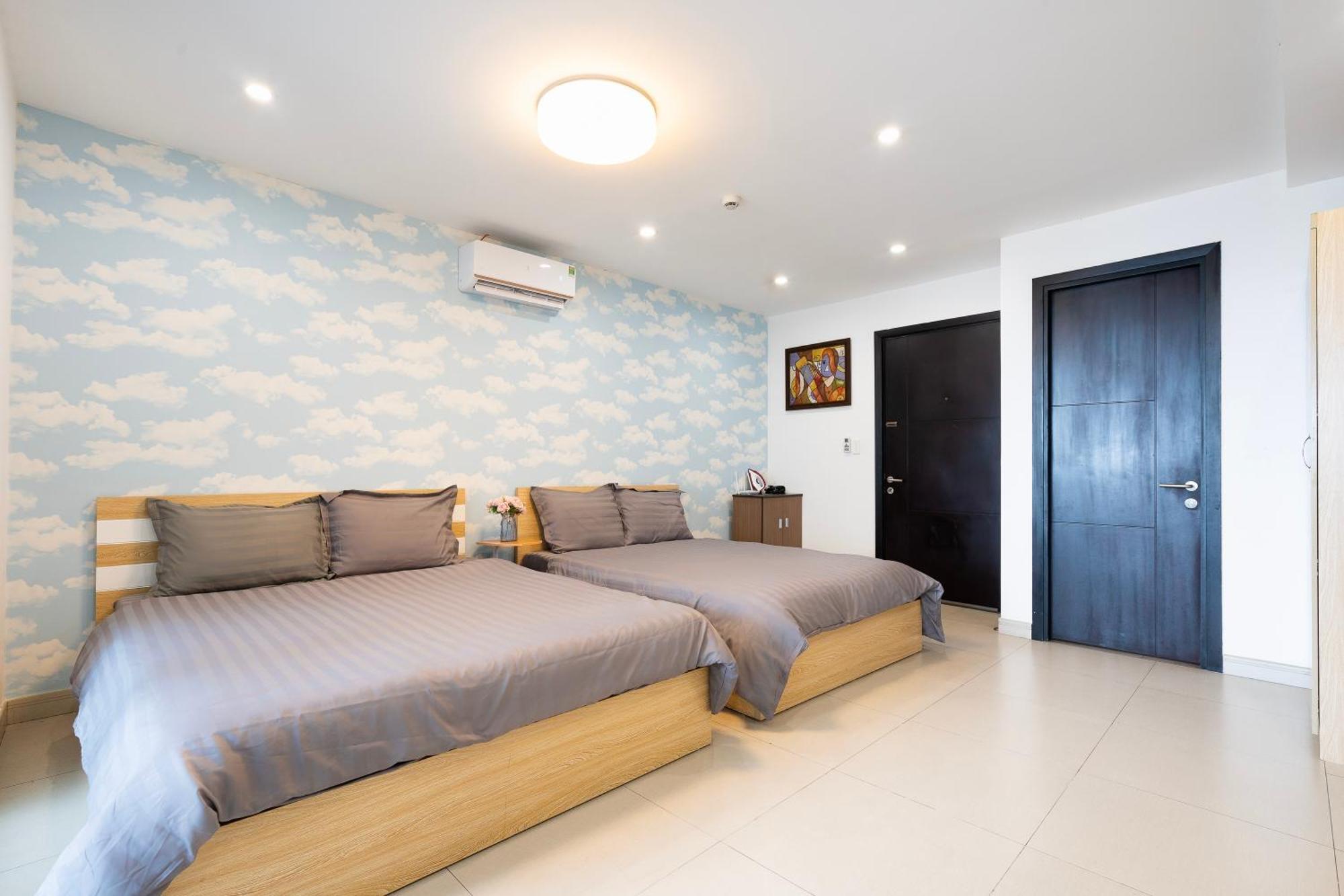 Căn hộ Big Two Bedrooms At The Center *
