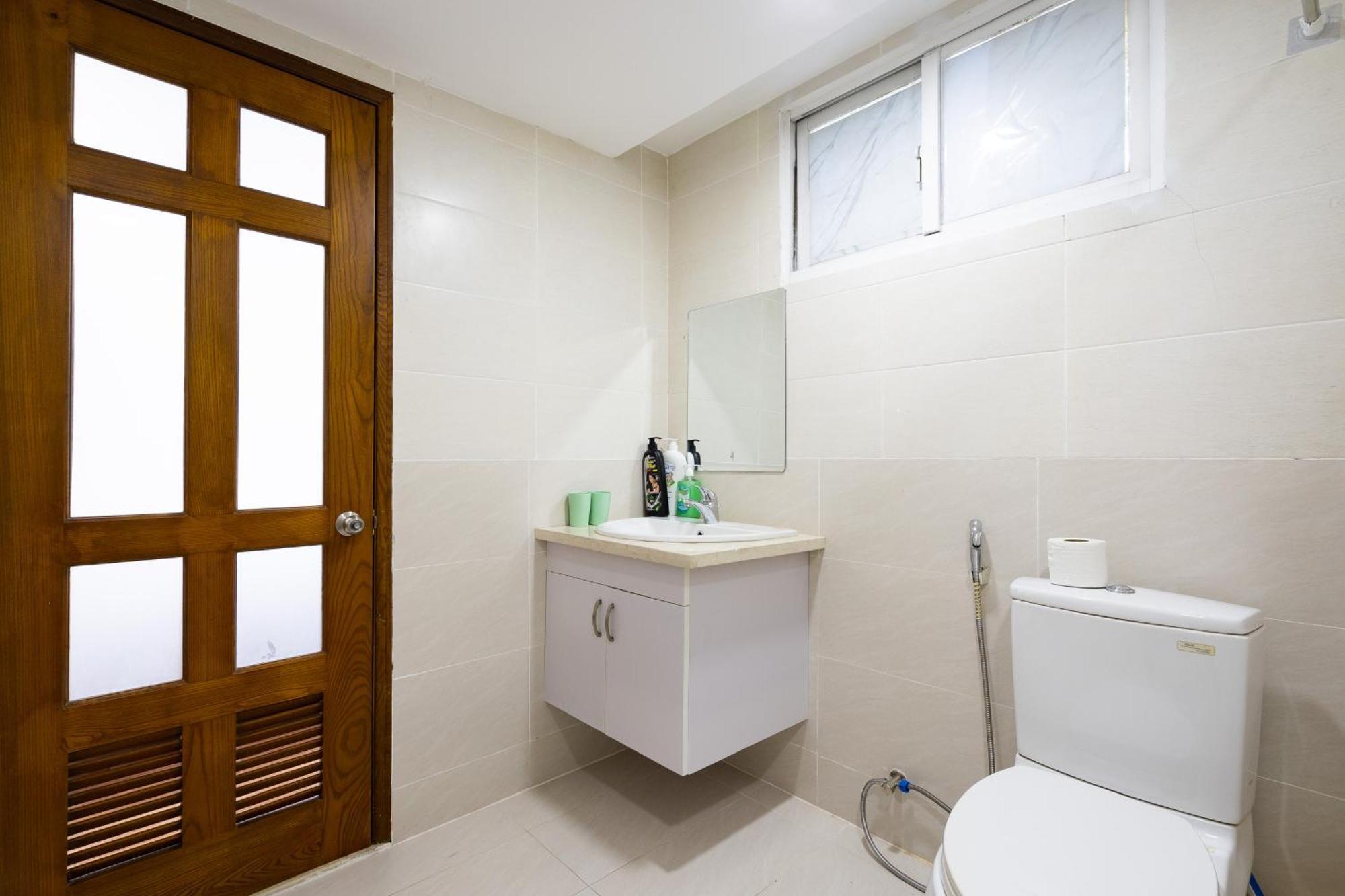 Căn hộ Big Two Bedrooms At The Center