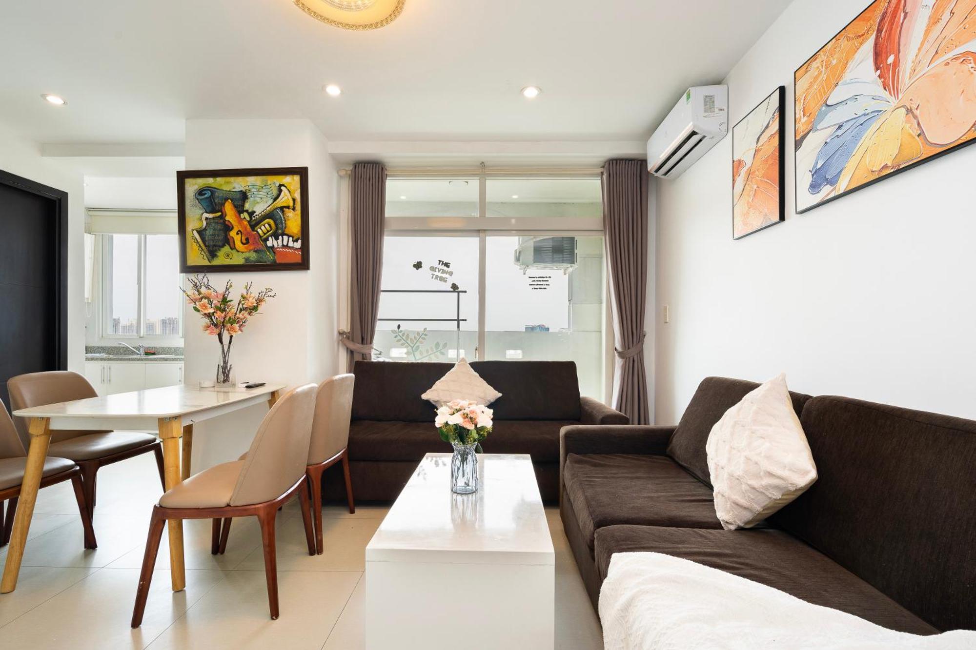 Big Two Bedrooms At The Center