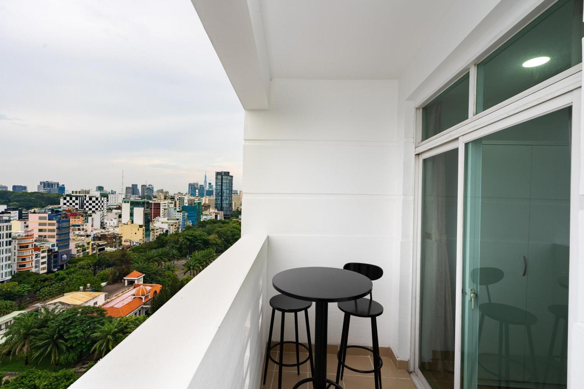 Big Two Bedrooms At The Center *