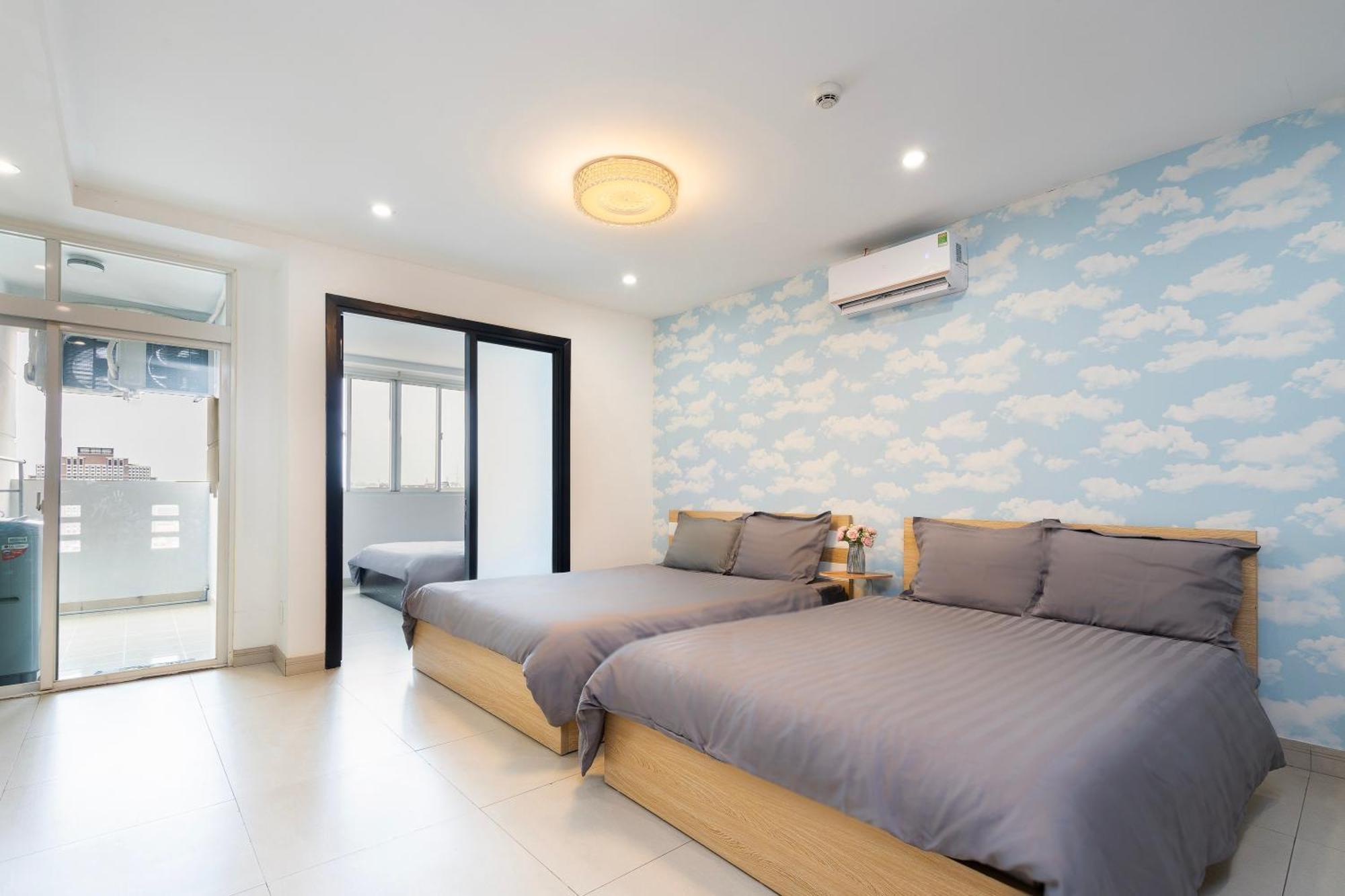 Căn hộ Big Two Bedrooms At The Center