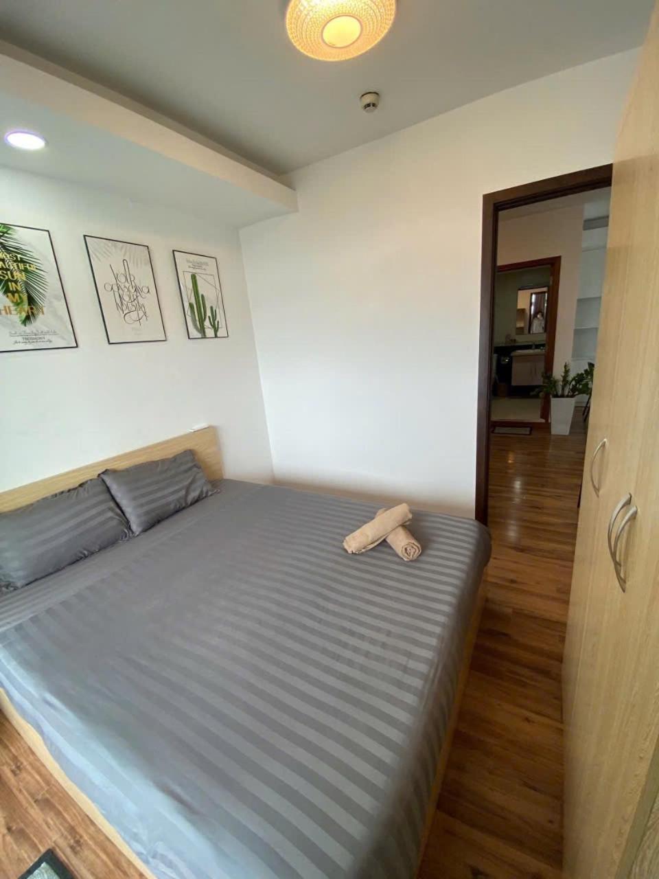 Căn hộ Big Two Bedrooms At The Center
