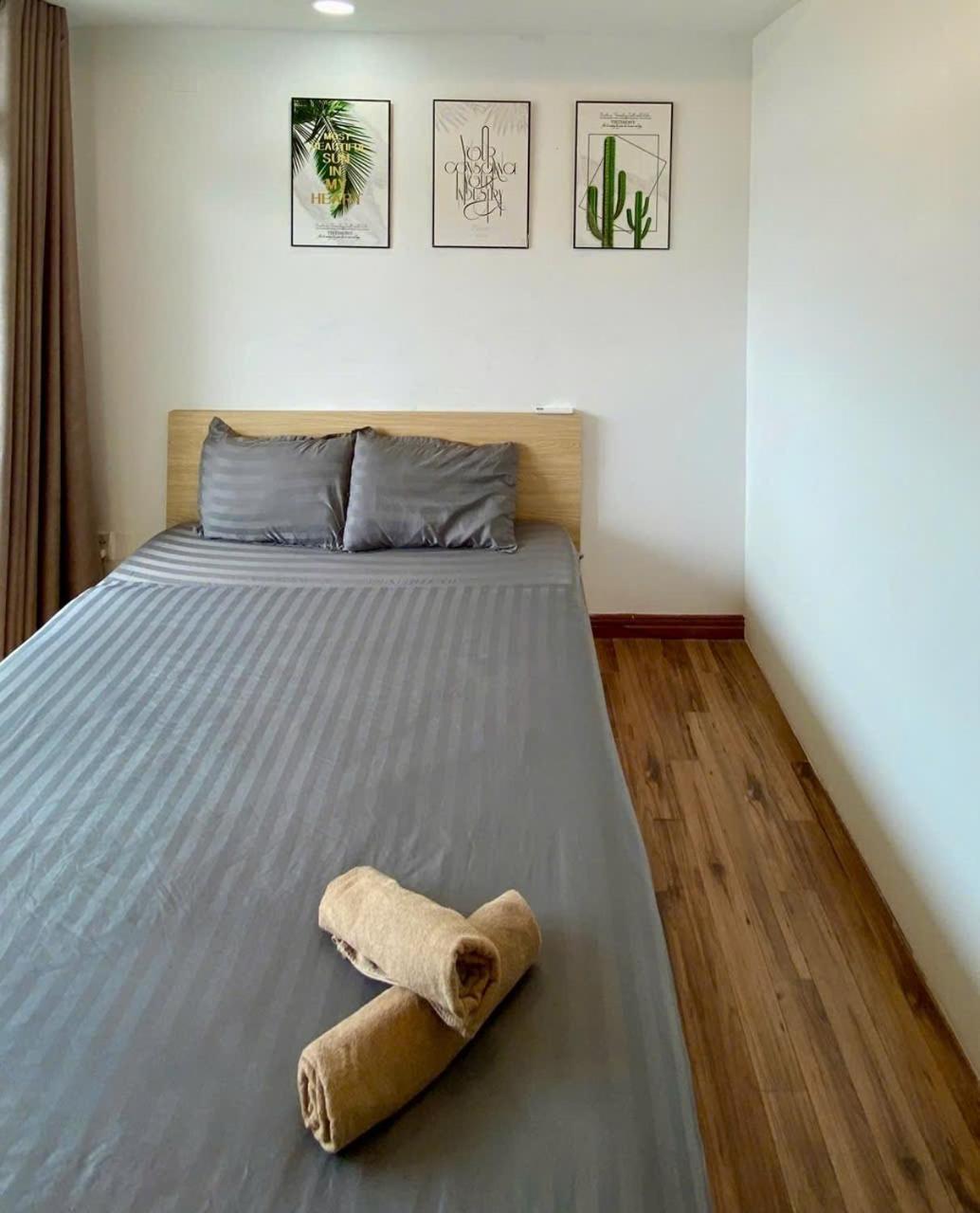 Căn hộ Big Two Bedrooms At The Center *
